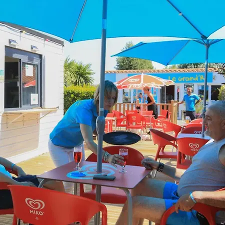 Mobil Confort Avec Terrasse Pour 4 Personnes - Api-1-52-1494