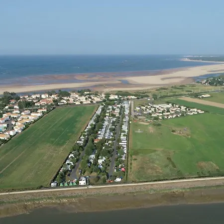 Mobil Confort Avec Terrasse Pour 4 Personnes - Api-1-52-1494 * La Faute-sur-Mer