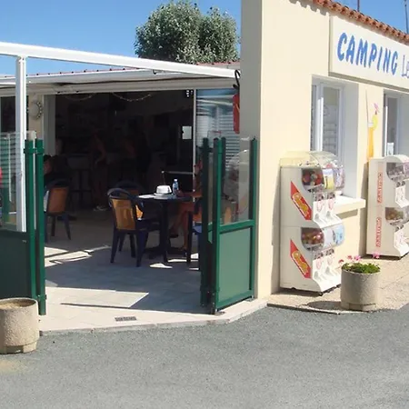 Mobil Confort Avec Terrasse Pour 4 Personnes - Api-1-52-1494 * La Faute-sur-Mer